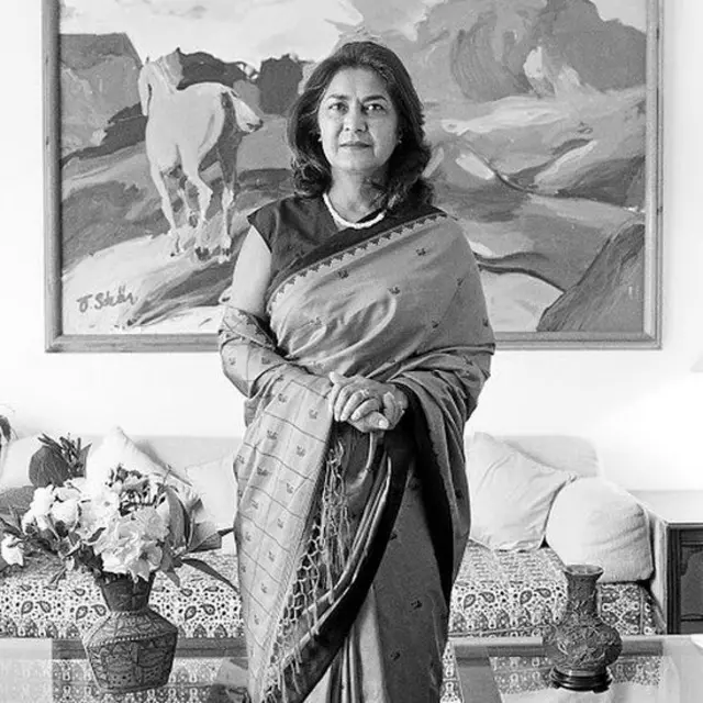 আমিনার দিকে তাকিয়ে মনে হল, তিনি নিশ্চয়ই এক সময় খুব সুন্দরী, আকর্ষণীয় ছিলেন।