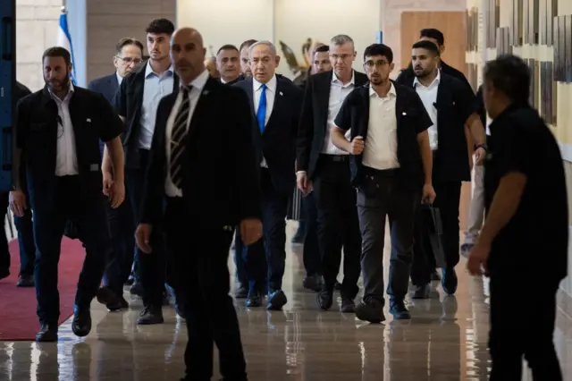 पार्टी की बैठक के लिए पहुंच रहे बिन्यामिन नेतन्याहू