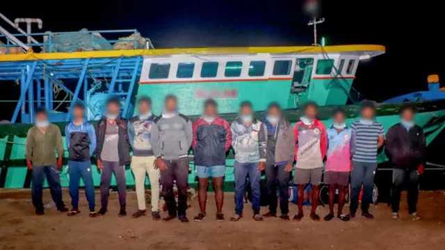 ජනවාරි 27 වැනිදා කයිට්ස් මුහුදේදී නාවික හමුදාවේ අත්අඩංගුවට පත්වූ ඉන්දීය ධීවරයින් 