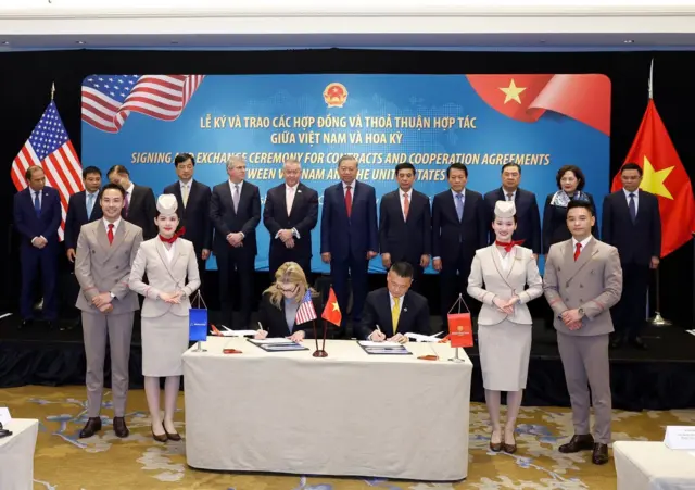 Tổng Bí thư Tô Lâm chứng kiến lễ ký thỏa thuận trị giá 22,5 tỷ USD giữa Sun PhuQuoc Airways với tập đoàn Boeing để mua 40 chiếc 787-9 Dreamliner hôm 18/2 (giờ Mỹ)