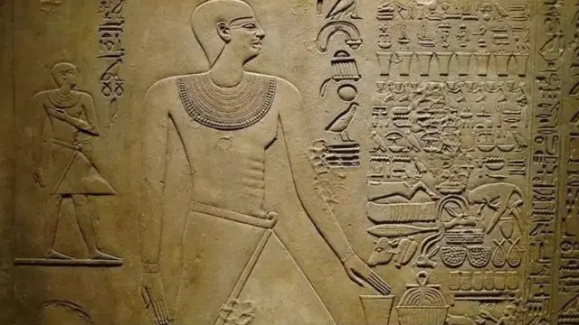 Dadka qabuuraha leh ayaa caado ka dhigtay in ay ku xaradhaan erayo cabsi gelin ah oo ay ugu hanjabayaan cid kasta oo ku dhiirata in ay ku xad gudubto qabuurahooda.