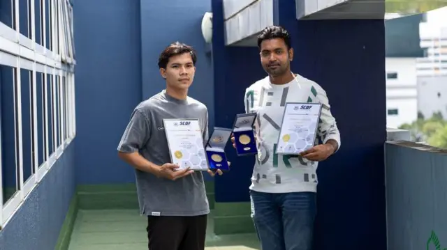 “Community Lifesaver Award” ဆုရ မြန်မာနိုင်ငံသား ကိုစသူရအောင်နဲ့ ဘင်္ဂလားဒေ့ရှ့်နိုင်ငံသား မစ္စတာဂျဟဲ 