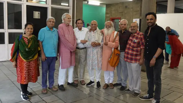 ગુજરાતી સાહિત્યનો ઇતિહાસ, ગુજરાતી સાહિત્ય, અનિલ જોશી, કવિ અનિલ જોશી, રમેશ પારેખ, ગુજરાતનો ઇતિહાસ, ગુજરાત, બીબીસી ગુજરાતી, લોકગીત, ગીતકવિતા, ગુજરાતી કવિઓ, ગુજરાતી ગઝલકારો, સૌરાષ્ટ્રના કવિઓ, અમરેલી, મુંબઈના કવિ, કવિતા, ગીત, ગઝલ, ગુજરાતી સાહિત્ય પરિષદ