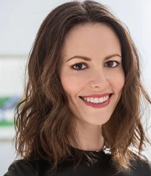 Spisateljica Ejmi Odel