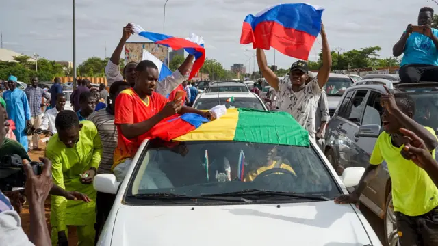 مؤيدو المجلس العسكري يحتشدون في نيامي.