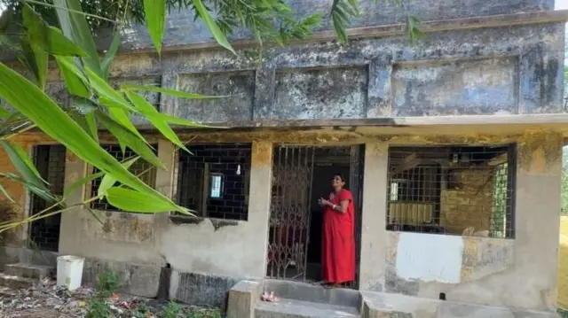 रानू मंडल यांच्या घराची अवस्था इतकी वाईट होती की तिथे राहणंही कठीण झालं होतं