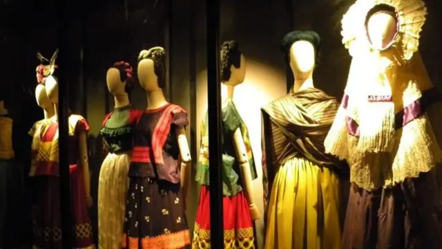 Roupas de Frida Kahlo expostas em museu
