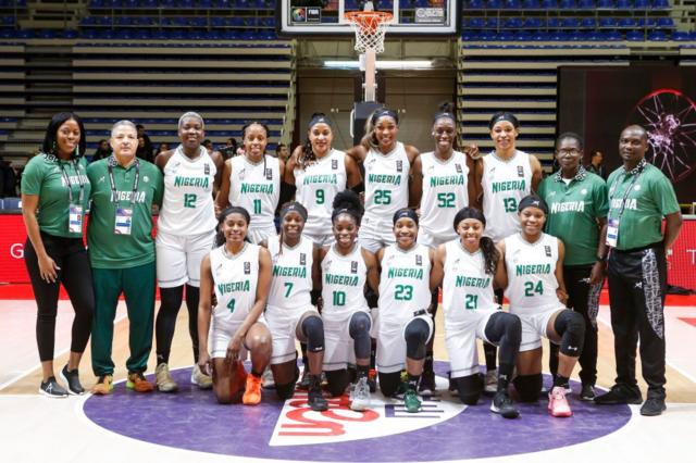 L'équipe féminine de basket-ball du Nigeria pose pour une photo avant le match du Groupe B du Tournoi de qualification olympique féminin de la FIBA 2020 entre le Nigeria et le Mozambique au Aleksandar Nikolic Hall le 6 février 2020 à Belgrade, Serbie. 