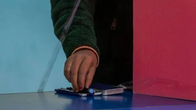 चुनावको दिन मतदाताले पनि केही आचरणहरू पालना गर्नुपर्ने अधिकारीहरूले बताएका छन्