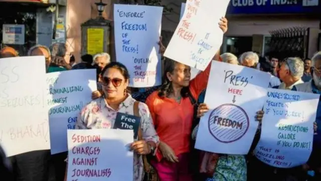 మీడియా స్వేచ్ఛ పోటో 