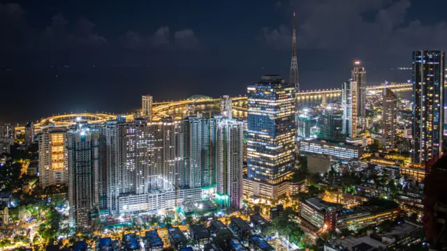 ग्लोबल सिटीच्या जाळ्यात मुंबई