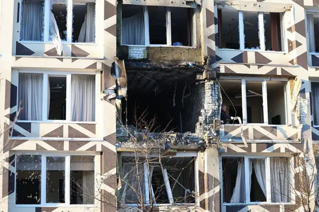 Зруйнована палата, понівечені вікна у клініці