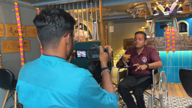 இந்தியாவின் முதல் மாற்றுத்திறனாளி ஃபுட் விலாகர்.