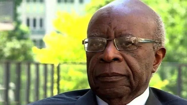 Alizee porno fotosuratlari va uning pushti külotlari