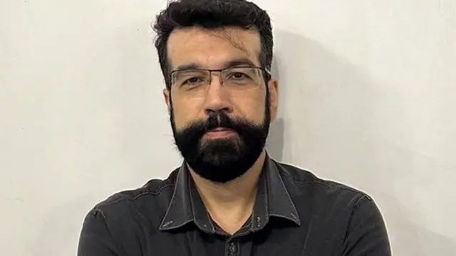 محسن داوودی، پزشک متخصص قلب و عروق در شامگاه ۲۱ آبان ماه سال ۱۴۰۳ در شهر یاسوج و در مسیر بازگشت به منزل با سلاح گرم به قتل رسید