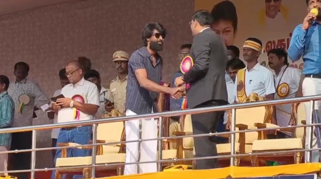 பாலமேடு ஜல்லிக்கட்டை காணவந்த நடிகர் சூரி