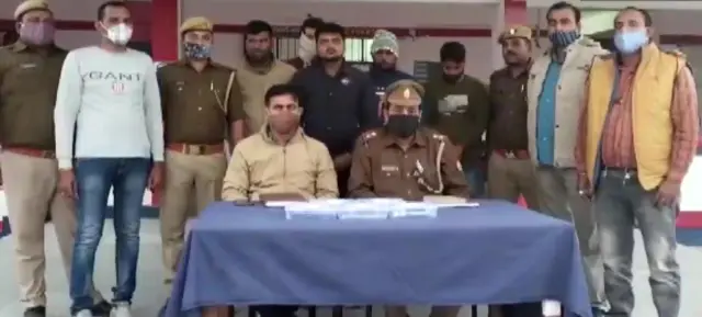 उत्तर प्रदेश टीईटी परीक्षा के प्रश्नपत्र लीक करने के आरोप में पांच लोगों को बस्ती पुलिस ने 30 नवंबर 2021 को गिरफ़्तार किया था