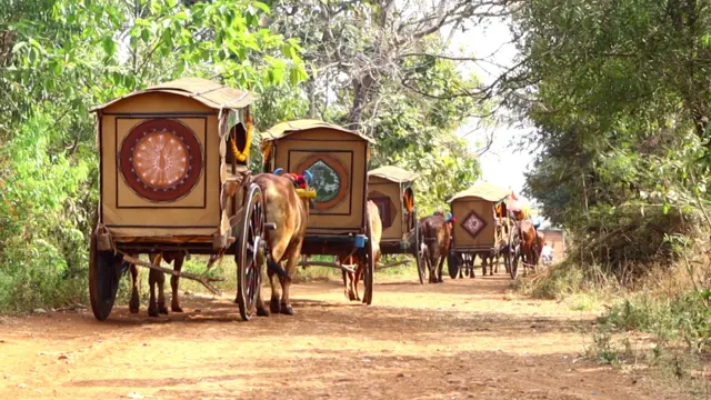 ఎద్దుల బండ్ల ఊరేగింపు