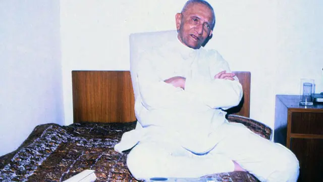 पूर्व प्रधानमंत्री मोरारजी देसाई