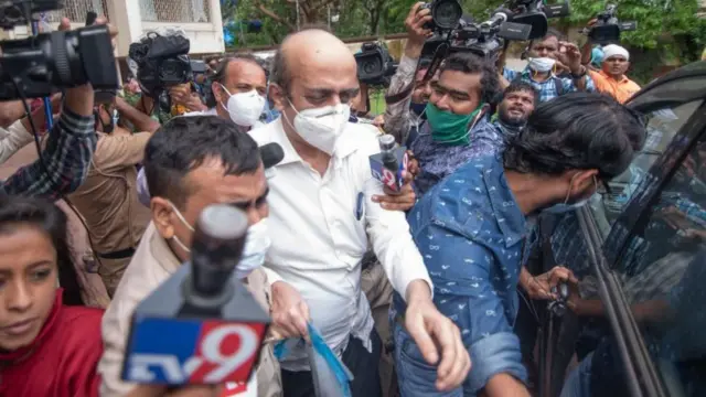 रिया चक्रवर्तीको परिवार