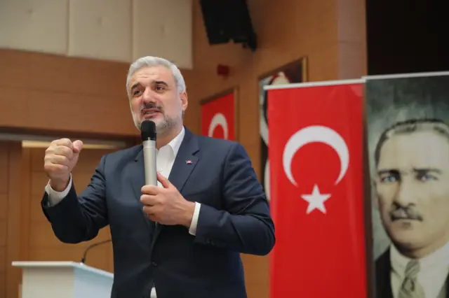 Osman Nuri Kabaktepe, bir konuşma sırasında
