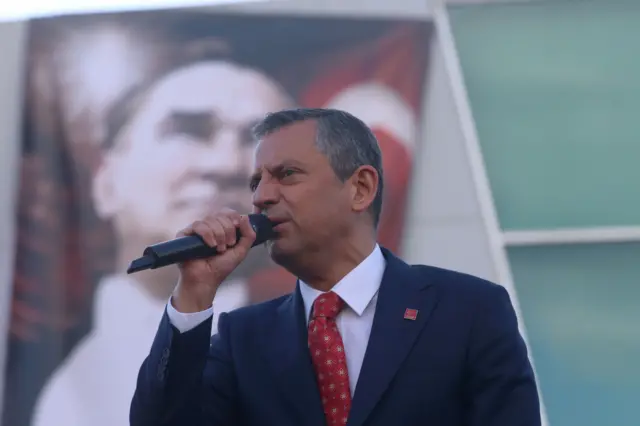 özgür özel