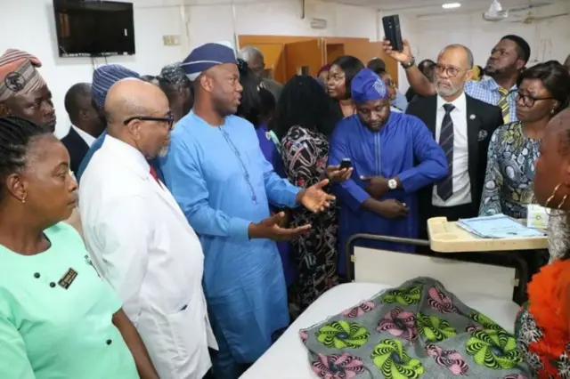 Àwọn ọmọ ilé aṣòfin Eko lásìkò tí wọ́n ṣe àbẹ̀wò sí Debola