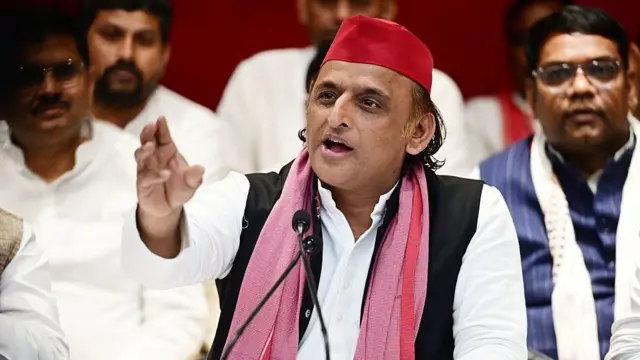 समाजवादी पार्टी के अध्यक्ष अखिलेश यादव