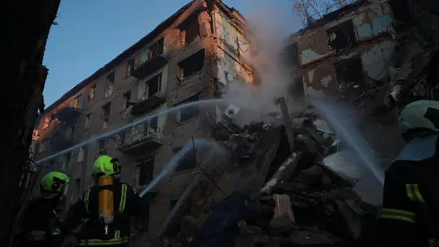 Разрушенный подъезд в киевской многоэтажке