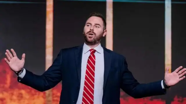 Mchungaji Jackson Lahmeyer anasema "Trump alitumwa na Mungu kutawala nchi hii."