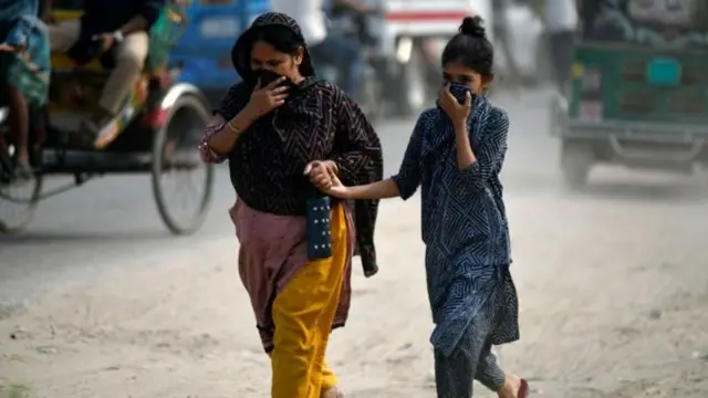 বায়ুদূষণসহ চার ধরনের পরিবেশদূষণে বাংলাদেশে ২০২৩ সালে দুই লাখ ৭২ হাজারের বেশি মানুষের অকালমৃত্যু হয়েছে।