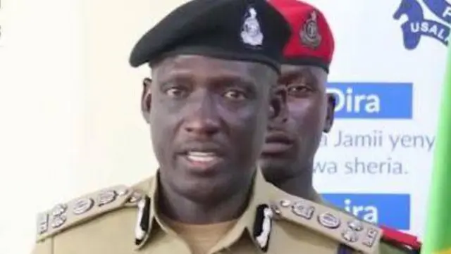 Ifoto ya hafi ya Faustine Jackson Mafwele yambaye imyenda ya polisi.