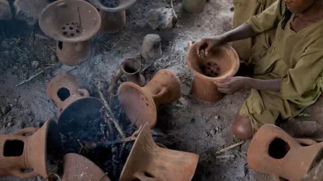 Keessumaa haleellaan kuni namoota sibiila tuman, suphee tolchan, gogaa duuganiifi kaan irratti hammaata