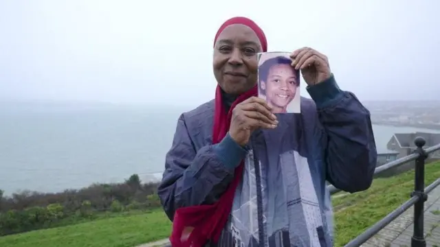 June Gibbons vit toujours au Pays de Galles et n'est ni mariée ni eu d'enfants.