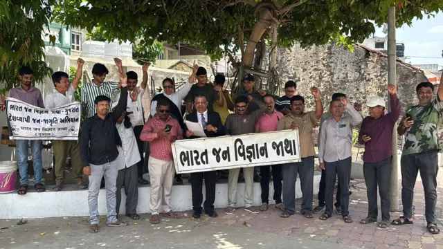 ભારત જન વિજ્ઞાન જાથા, ગુજરાત, જયંત પંડ્યા, ગુજરાતમાં અંધશ્રદ્ધા સામેની પ્રવૃતિઓ, લોકજાગૃતિ, બીબીસી ગુજરાતી, વિજ્ઞાન
