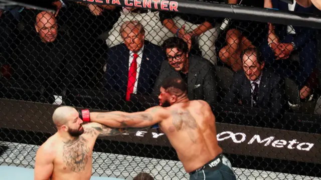 ट्रंप रविवार को फ़्लोरिडा के मियामी में यूएफ़सी मुका़बले देखने पहुंचे थे