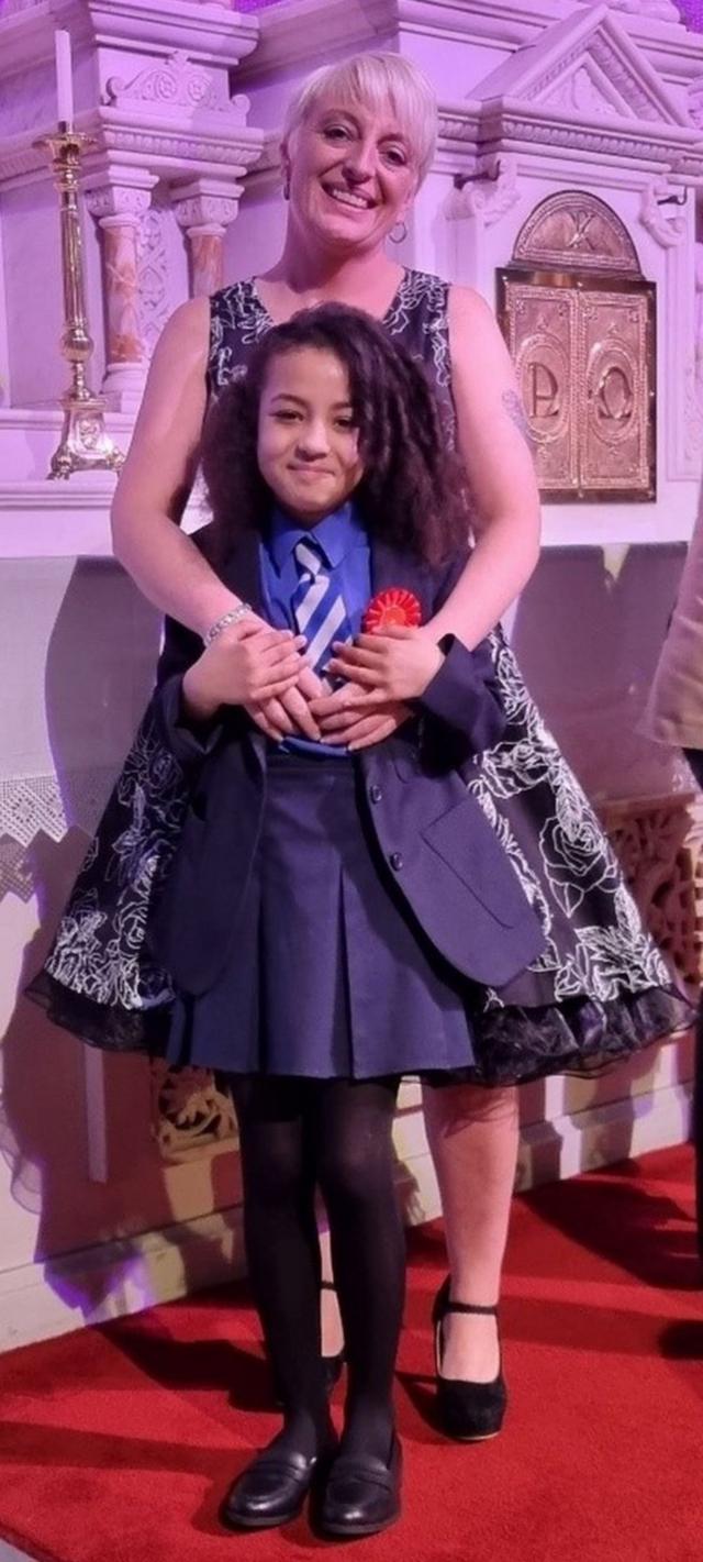 Sarah ecomo fazer apostas loterias pela internetmãe, Mary