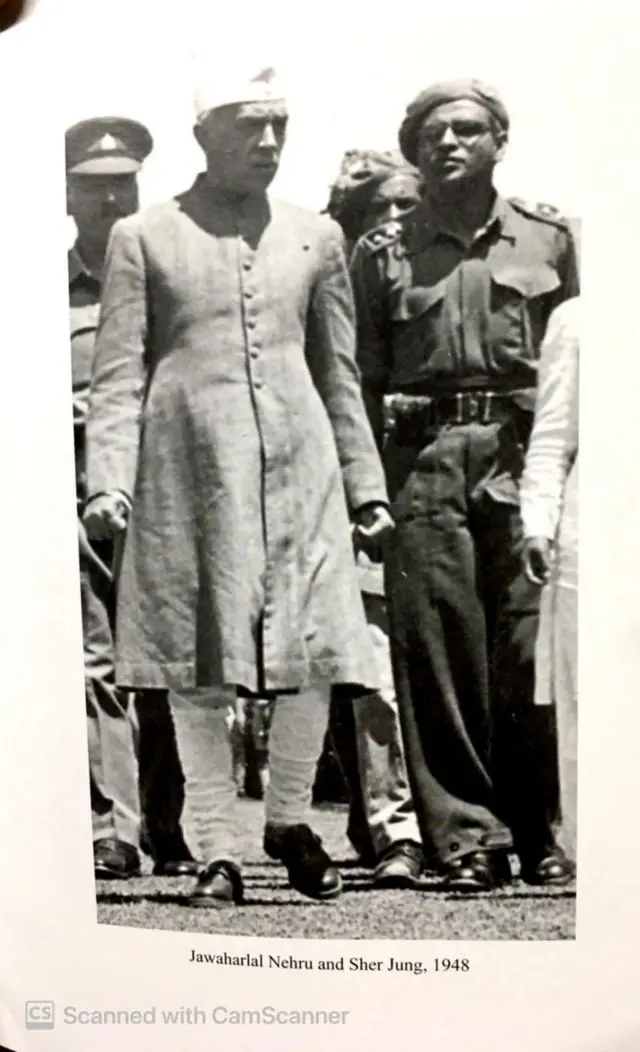 जवाहरलाल नेहरू यांच्यासोबत शेर जंग