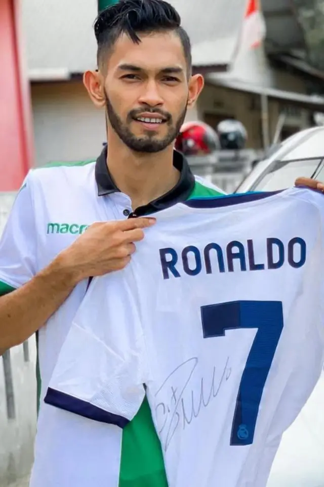 Martunis, Cristiano Ronaldo, tsunami Aceh 2004, 20 tahun tsunami Aceh, Aceh, Martunis Ronaldo, Portugal, Sporting Lisbon. Martunis cedera, Martunis melelang jersey