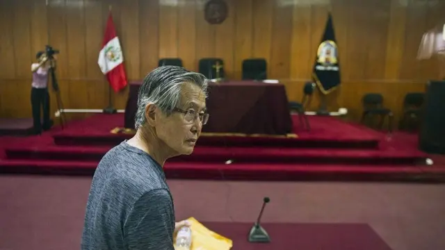 Fujimori olhando para o lado, com olhar preocupado,dicas do dia aposta esportivatribunal