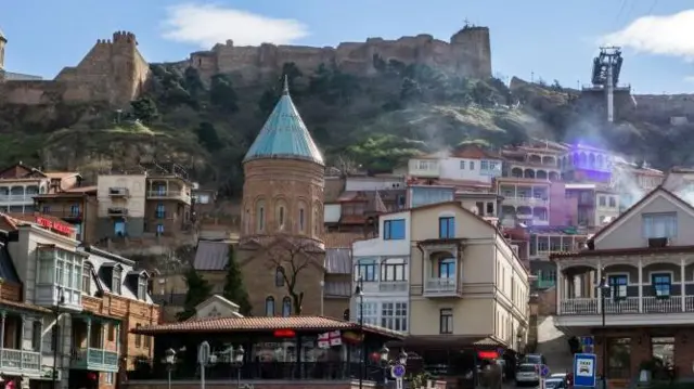 Вид на Сололаки - старинный район Тбилиси.