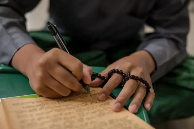 Ilustrasi: Santri sedang belajar di salah satu pondok pesantren.