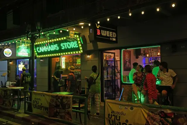 Bangkok'ta bir kenevir dükkanı