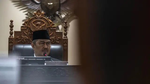 Jimly memimpin sidang kode etik hakim konstitusi di MKMK.