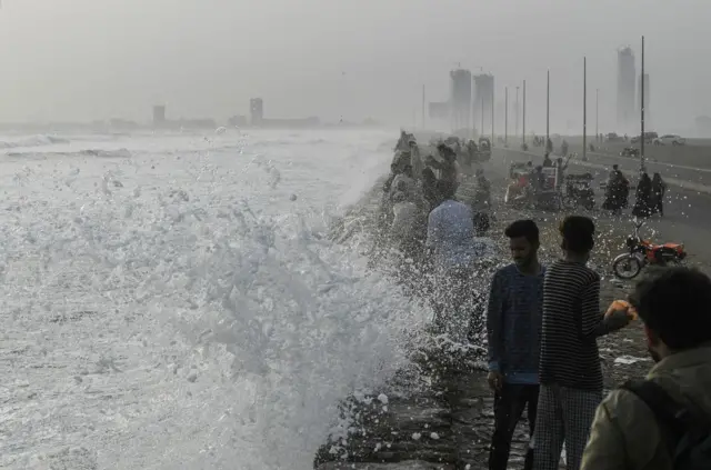 بپر جوائے اور پاکستان میں آنے والے بڑے سمندری طوفان میرے والد سمیت لاپتہ ہونے والوں کی لاشیں 9439