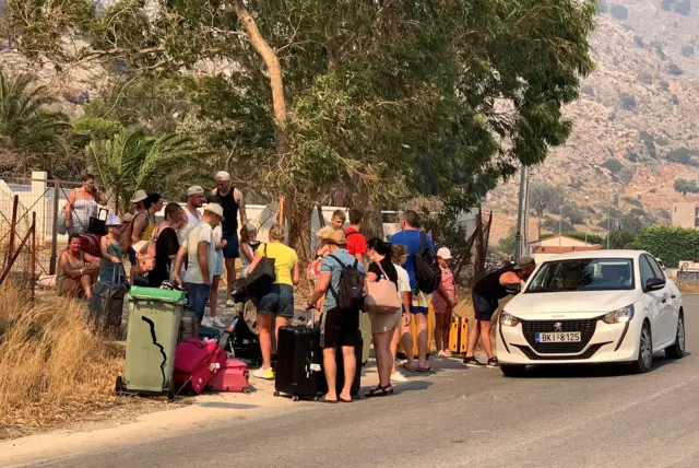 Turistas evacuam hotéisheat x 76ers palpitesilha da Grécia