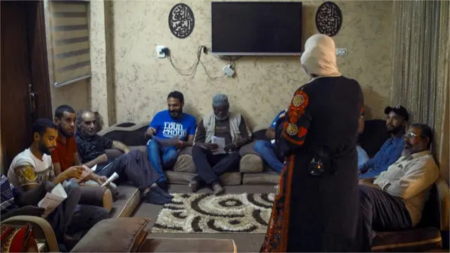 ዶክተር ማርያም ወንዶቹን ስታወያይ 