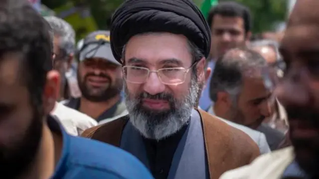 Kwa miaka mingi, kumekuwa na uvumi kuhusu Mojtaba Khamenei kama mojawapo ya chaguzi za kuchukua nafasi ya kiongozi wa Jamhuri ya Kiislamu.