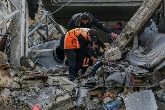 इसराइल के हमले में तबाह हुआ ग़ज़ा का एक घर