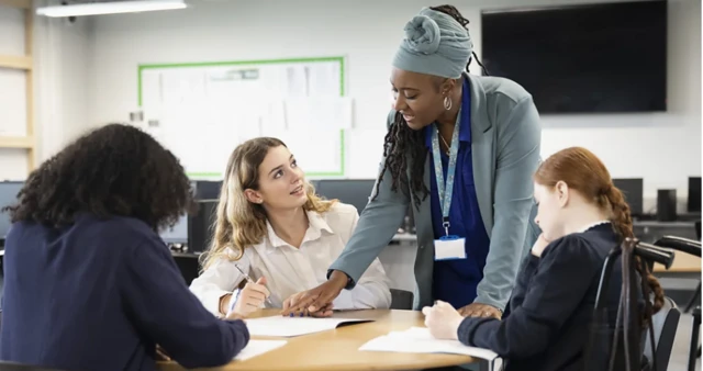 بعض الثقافات لا يشعر فيها الأشخاص بالارتياح عندما يتلقون مديحاً